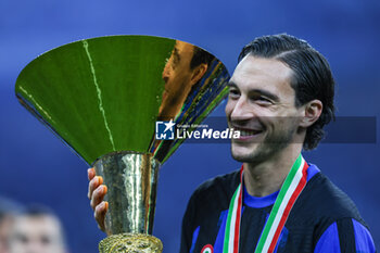 2024-05-19 - Matteo Darmian of FC Internazionale poses with the trophy as FC Internazionale celebrates it's 20th league title following the Serie A 2023/24 football match between FC Internazionale and SS Lazio at Giuseppe Meazza Stadium, Milan, Italy on May 19, 2024 - INTER - FC INTERNAZIONALE VS SS LAZIO - ITALIAN SERIE A - SOCCER