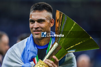 2024-05-19 - Lautaro Martinez of FC Internazionale poses with the trophy as FC Internazionale celebrates it's 20th league title following the Serie A 2023/24 football match between FC Internazionale and SS Lazio at Giuseppe Meazza Stadium, Milan, Italy on May 19, 2024 - INTER - FC INTERNAZIONALE VS SS LAZIO - ITALIAN SERIE A - SOCCER