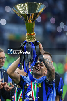 2024-05-19 - Lautaro Martinez of FC Internazionale celebrates with the trophy as FC Internazionale celebrates it's 20th league title following the Serie A 2023/24 football match between FC Internazionale and SS Lazio at Giuseppe Meazza Stadium, Milan, Italy on May 19, 2024 - INTER - FC INTERNAZIONALE VS SS LAZIO - ITALIAN SERIE A - SOCCER