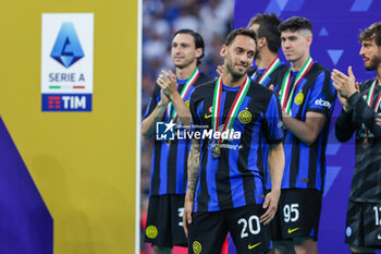 2024-05-19 - Hakan Calhanoglu of FC Internazionale with his Winners' medal as FC Internazionale celebrates it's 20th league title following the Serie A 2023/24 football match between FC Internazionale and SS Lazio at Giuseppe Meazza Stadium, Milan, Italy on May 19, 2024 - INTER - FC INTERNAZIONALE VS SS LAZIO - ITALIAN SERIE A - SOCCER