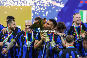 2024-05-19 - Lautaro Martinez of FC Internazionale poses with the trophy as FC Internazionale celebrates it's 20th league title following the Serie A 2023/24 football match between FC Internazionale and SS Lazio at Giuseppe Meazza Stadium, Milan, Italy on May 19, 2024 - INTER - FC INTERNAZIONALE VS SS LAZIO - ITALIAN SERIE A - SOCCER