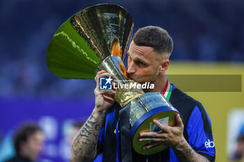 2024-05-19 - Marko Arnautovic of FC Internazionale poses with the trophy as FC Internazionale celebrates it's 20th league title following the Serie A 2023/24 football match between FC Internazionale and SS Lazio at Giuseppe Meazza Stadium, Milan, Italy on May 19, 2024 - INTER - FC INTERNAZIONALE VS SS LAZIO - ITALIAN SERIE A - SOCCER