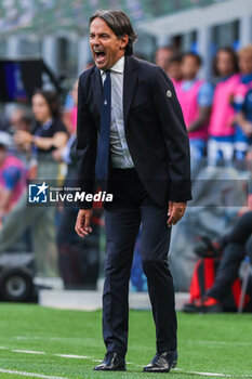 2024-05-19 - Simone Inzaghi Head Coach of FC Internazionale shouts to his players during Serie A 2023/24 football match between FC Internazionale and SS Lazio at Giuseppe Meazza Stadium, Milan, Italy on May 19, 2024 - INTER - FC INTERNAZIONALE VS SS LAZIO - ITALIAN SERIE A - SOCCER