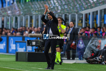 2024-05-19 - Simone Inzaghi Head Coach of FC Internazionale greets the fans during Serie A 2023/24 football match between FC Internazionale and SS Lazio at Giuseppe Meazza Stadium, Milan, Italy on May 19, 2024 - INTER - FC INTERNAZIONALE VS SS LAZIO - ITALIAN SERIE A - SOCCER