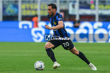 2024-05-19 - Hakan Calhanoglu of FC Internazionale seen in action during Serie A 2023/24 football match between FC Internazionale and SS Lazio at Giuseppe Meazza Stadium, Milan, Italy on May 19, 2024 - INTER - FC INTERNAZIONALE VS SS LAZIO - ITALIAN SERIE A - SOCCER