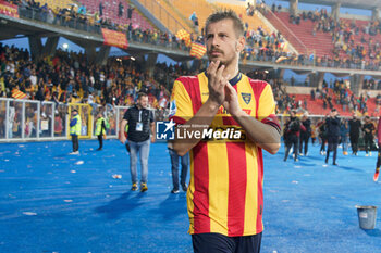 2024-05-18 - Ylber Ramadani of US Lecce applauds fans - US LECCE VS ATALANTA BC - ITALIAN SERIE A - SOCCER