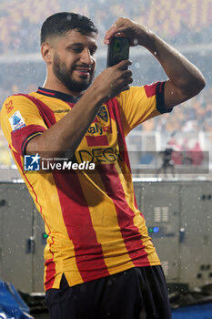 2024-05-18 - Hamza Rafia of US Lecce photographs his fans - US LECCE VS ATALANTA BC - ITALIAN SERIE A - SOCCER