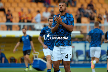 2024-05-18 - Isak Hien of Atalanta applauds fans - US LECCE VS ATALANTA BC - ITALIAN SERIE A - SOCCER