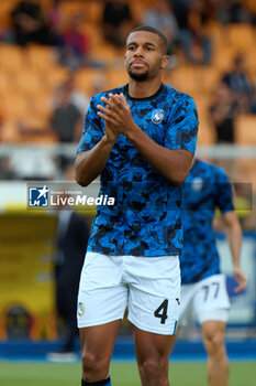 2024-05-18 - Isak Hien of Atalanta applauds fans - US LECCE VS ATALANTA BC - ITALIAN SERIE A - SOCCER