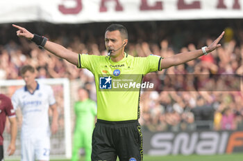 2024-05-20 - Marco Di Bello the referee gestures during the Serie A Match between US Salernitana 1919 vs Hellas Verona FC at Arechi Stadium - US SALERNITANA VS HELLAS VERONA FC - ITALIAN SERIE A - SOCCER