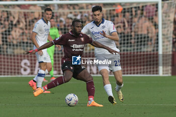 2024-05-20 - Lassana Coulibaly of US Salernitana 1919 competes for the ball with Suat Serdar of Hellas Verona FC during the Serie A Match between US Salernitana 1919 vs Hellas Verona FC at Arechi Stadium - US SALERNITANA VS HELLAS VERONA FC - ITALIAN SERIE A - SOCCER