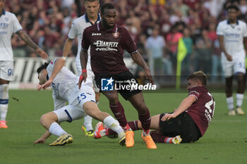 2024-05-20 - Lassana Coulibaly of US Salernitana 1919 competes for the ball with Suat Serdar of Hellas Verona FC during the Serie A Match between US Salernitana 1919 vs Hellas Verona FC at Arechi Stadium - US SALERNITANA VS HELLAS VERONA FC - ITALIAN SERIE A - SOCCER