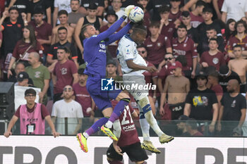 2024-05-20 - Vincenzo Fiorillo of US Salernitana 1919 competes for the ball with Tijjani Noslin of Hellas Verona FC during the Serie A Match between US Salernitana 1919 vs Hellas Verona FC at Arechi Stadium - US SALERNITANA VS HELLAS VERONA FC - ITALIAN SERIE A - SOCCER