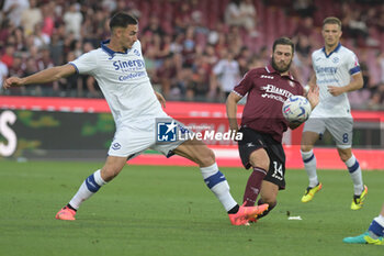 2024-05-20 - Shon Weissman of US Salernitana 1919 competes for the ball with Diego Coppola of Hellas Verona FC during the Serie A Match between US Salernitana 1919 vs Hellas Verona FC at Arechi Stadium - US SALERNITANA VS HELLAS VERONA FC - ITALIAN SERIE A - SOCCER