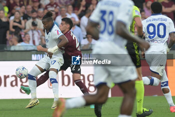 2024-05-20 - Tijjani Noslin of Hellas Verona FC competes for the ball with Niccolo Pierozzi of US Salernitana 1919 during the Serie A Match between US Salernitana 1919 vs Hellas Verona FC at Arechi Stadium - US SALERNITANA VS HELLAS VERONA FC - ITALIAN SERIE A - SOCCER