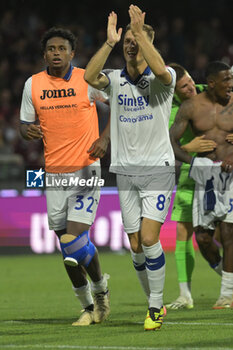 2024-05-20 - the Verona players celebrate their stay in Serie A at the end of the gala under the curve during the Serie A Match between US Salernitana 1919 vs Hellas Verona FC at Arechi Stadium - US SALERNITANA VS HELLAS VERONA FC - ITALIAN SERIE A - SOCCER