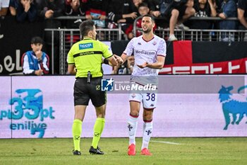 2024-05-23 - Rolando Mandragora of ACF Fiorentina, Alessandro Prontera Arbitro, Referee - CAGLIARI CALCIO VS ACF FIORENTINA - ITALIAN SERIE A - SOCCER