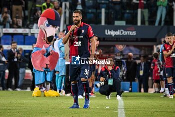 2024-05-23 - Leonardo Pavoletti of Cagliari Calcio, Celebrazione Claudio Ranieri - CAGLIARI CALCIO VS ACF FIORENTINA - ITALIAN SERIE A - SOCCER