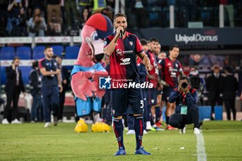 2024-05-23 - Leonardo Pavoletti of Cagliari Calcio, Celebrazione Claudio Ranieri - CAGLIARI CALCIO VS ACF FIORENTINA - ITALIAN SERIE A - SOCCER