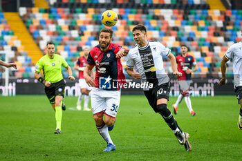 2024-02-18 - Cagliari's Leonardo Pavoletti in action against Udinese's Lautaro Giannetti - UDINESE CALCIO VS CAGLIARI CALCIO - ITALIAN SERIE A - SOCCER