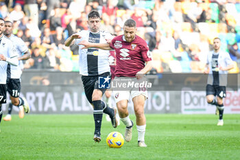 2024-03-16 - Torino's Nikola Vlasic in action hindered by Udinese's Lautaro Giannetti - UDINESE CALCIO VS TORINO FC - ITALIAN SERIE A - SOCCER
