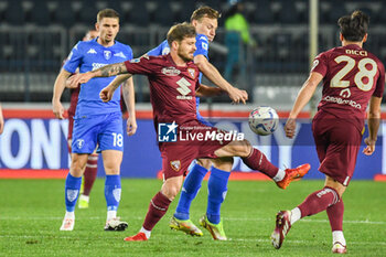 2024-04-06 - Karol Linetty (Torino) fights for the ball against Szymon Zurkowski (Empoli) - EMPOLI FC VS TORINO FC - ITALIAN SERIE A - SOCCER