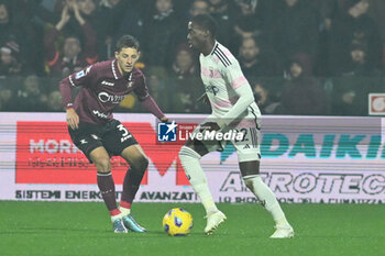 2024-01-07 - Domagoj Bradaric of US Salernitana 1919 competes for the ball with Timothy Weah of Juventus FC during Serie A between US Salernitana 1919 vs Juventus FC at Arechi Stadium - US SALERNITANA VS JUVENTUS FC - ITALIAN SERIE A - SOCCER