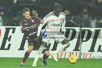2024-01-07 - Timothy Weah of Juventus FC competes for the ball with Domagoj Bradaric of US Salernitana 1919 during Serie A between US Salernitana 1919 vs Juventus FC at Arechi Stadium - US SALERNITANA VS JUVENTUS FC - ITALIAN SERIE A - SOCCER