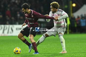 2024-01-07 - Antonio Candreva of US Salernitana 1919 competes for the ball with Weston McKennie of Juventus FC during Serie A between US Salernitana 1919 vs Juventus FC at Arechi Stadium - US SALERNITANA VS JUVENTUS FC - ITALIAN SERIE A - SOCCER