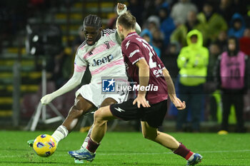 2024-01-07 - Samuel Iling-Junior of Juventus FC competes for the ball with Norbert Gyomberof US Salernitana 1919 during Serie A between US Salernitana 1919 vs Juventus FC at Arechi Stadium - US SALERNITANA VS JUVENTUS FC - ITALIAN SERIE A - SOCCER