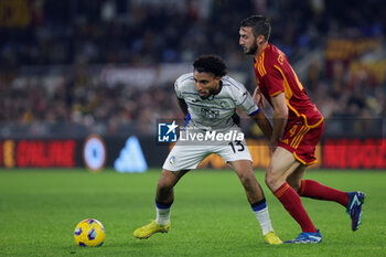 2024-01-07 - Ederson of Atalanta vies for the ball with Bryan Cristante of Roma during the Italian championship Serie A football match between AS Roma and Atalanta BC on January 7, 2024 at Stadio Olimpico in Rome, Italy - FOOTBALL - ITALIAN CHAMP - ROMA V ATALANTA - ITALIAN SERIE A - SOCCER