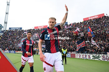 2024-02-11 - Jens Odgaard (Bologna FC)under Curva Andrea Costa greetings Bologna Fc supporters - BOLOGNA FC VS US LECCE - ITALIAN SERIE A - SOCCER