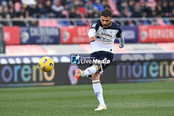 2024-02-11 - Lorenzo Venuti (US Lecce) shooting on goal - BOLOGNA FC VS US LECCE - ITALIAN SERIE A - SOCCER