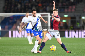 2024-03-09 - Lewis Ferguson (Bologna Fc) in action on Hakan Calhanoglu (Fc Internazionale) - BOLOGNA FC VS INTER - FC INTERNAZIONALE - ITALIAN SERIE A - SOCCER