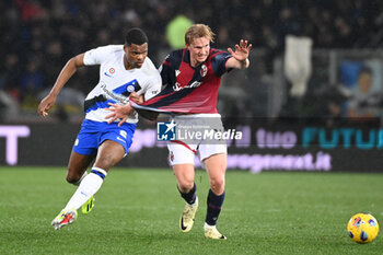 2024-03-09 - Victor Kristiansen (Bologna Fc) and Denzel Dumfries (Fc Internazionale) in action - BOLOGNA FC VS INTER - FC INTERNAZIONALE - ITALIAN SERIE A - SOCCER