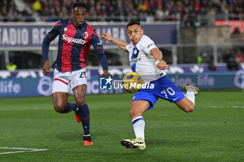 2024-03-09 - Alexis Sanchez (Fc Internazionale) in action - BOLOGNA FC VS INTER - FC INTERNAZIONALE - ITALIAN SERIE A - SOCCER