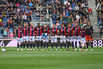 2024-04-01 - Bologna Fc team during a minuto of silence - BOLOGNA FC VS US SALERNITANA - ITALIAN SERIE A - SOCCER
