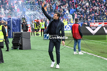 2024-04-01 - Thiago Motta (Bologna Fc) greetings Bologna Fc supporters - BOLOGNA FC VS US SALERNITANA - ITALIAN SERIE A - SOCCER
