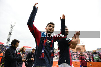 2024-04-01 - Riccardo Orsolini (Bologna Fc) and Charalampos Lykogiannis (Bologna Fc) celebratign the victory - BOLOGNA FC VS US SALERNITANA - ITALIAN SERIE A - SOCCER