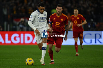 2024-01-20 - Jordi Mboula of Hellas Verona F.C. and Lorenzo Pellegrini of A.S. Roma during the 21th day of the Serie A Championship between A.S. Roma vs Hellas Verona F.C., 20 January, 2024 at the Olympic Stadium in Rome, Italy. - AS ROMA VS HELLAS VERONA FC - ITALIAN SERIE A - SOCCER