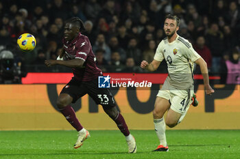 2024-01-29 - Loum Tchaouna of US Salernitana 1919 competes for the ball with Bryan Cristante of AS Roma during Serie A between US Salernitana 1919 vs AS Roma at Arechi Stadium - US SALERNITANA VS AS ROMA - ITALIAN SERIE A - SOCCER