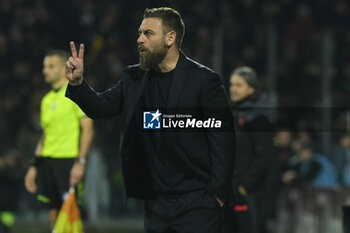 2024-01-29 - Daniele DE Rossi coach of AS Roma gestures during Serie A between US Salernitana 1919 vs AS Roma at Arechi Stadium - US SALERNITANA VS AS ROMA - ITALIAN SERIE A - SOCCER