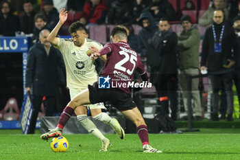 2024-01-29 - Giulio Maggiore of US Salernitana 1919 competes for the ball with Stephan El Shaarawy of AS Roma during Serie A between US Salernitana 1919 vs AS Roma at Arechi Stadium - US SALERNITANA VS AS ROMA - ITALIAN SERIE A - SOCCER