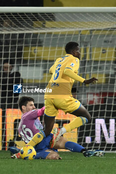 2024-02-03 - Matteo Gabbia A.C. Milan and Demba Seck of Frosinone Calcio during the 23th day of the Serie A Championship between Frosinone Calcio vs A.C. Milan, 3 February 2024 at the Benito Stirpe Stadium, Frosinone, Italy. - FROSINONE CALCIO VS AC MILAN - ITALIAN SERIE A - SOCCER