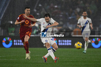 2024-02-10 - Matteo Darmian of F.C. Inter during the 24th day of the Serie A Championship between A.S. Roma vs F.C. Inter, 10 February, 2024 at the Olympic Stadium in Rome, Italy. - AS ROMA VS INTER - FC INTERNAZIONALE - ITALIAN SERIE A - SOCCER