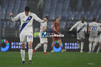 2024-02-10 - Alessandro Bastoni of F.C. Inter during the 24th day of the Serie A Championship between A.S. Roma vs F.C. Inter, 10 February, 2024 at the Olympic Stadium in Rome, Italy. - AS ROMA VS INTER - FC INTERNAZIONALE - ITALIAN SERIE A - SOCCER