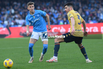 2024-02-17 - Jesper Lindstrom of SSC Napoli competes for the ball with Aaron of Genoa CFC during Serie A Match between SSC Napoli vs Genoa CFC at Diego Armando Maradona Stadium - SSC NAPOLI VS GENOA CFC - ITALIAN SERIE A - SOCCER