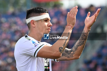 2024-04-28 - Nehuen Perez (Udinese Calcio) greets a teammate - BOLOGNA FC VS UDINESE CALCIO - ITALIAN SERIE A - SOCCER