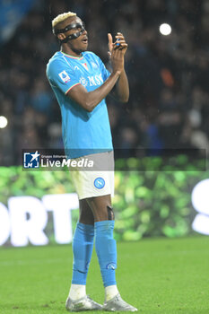 2024-03-03 - Victor Osimen of SSC Napoli greet your fans during the Serie A Match between SSC Napoli vs Juventus FC at Diego Armando Maradona Stadium - SSC NAPOLI VS JUVENTUS FC - ITALIAN SERIE A - SOCCER