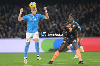 2024-03-08 - Leo Ostigard of SSC Napoli competes for the ball with Duvan Zapata of Torino FC during Serie A Match between SSC Napoli vs Torino FC at Diego Armando Maradona Stadium - SSC NAPOLI VS TORINO FC - ITALIAN SERIE A - SOCCER